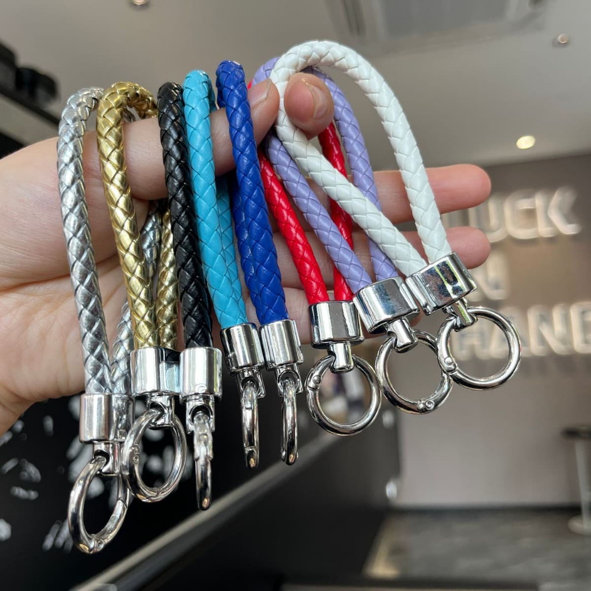 Woven Leather Rope Keychain Leather Key Rope Accessory High-End Car Hanging Decoration Promotional Gift Wholesale Stock