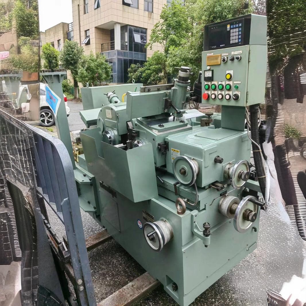 Used original imported Japan Omiya 18BR-200 type high precision centerless grinder.