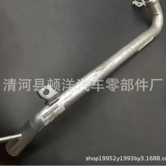 17580-65d11 is suitable for 17580-65J00 Suzuki automobile engine radiator pipe iron pipe cooling water pipe