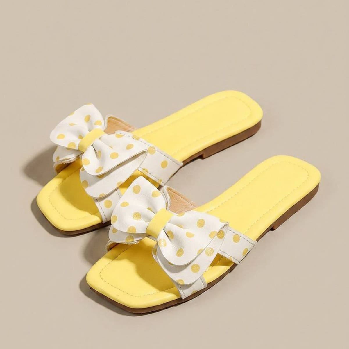 Fashionable Multi-Color Polka Dot Bow Slip-On Flat Sandals for Women, Outdoor One-Strap Beach Sandals Wholesale