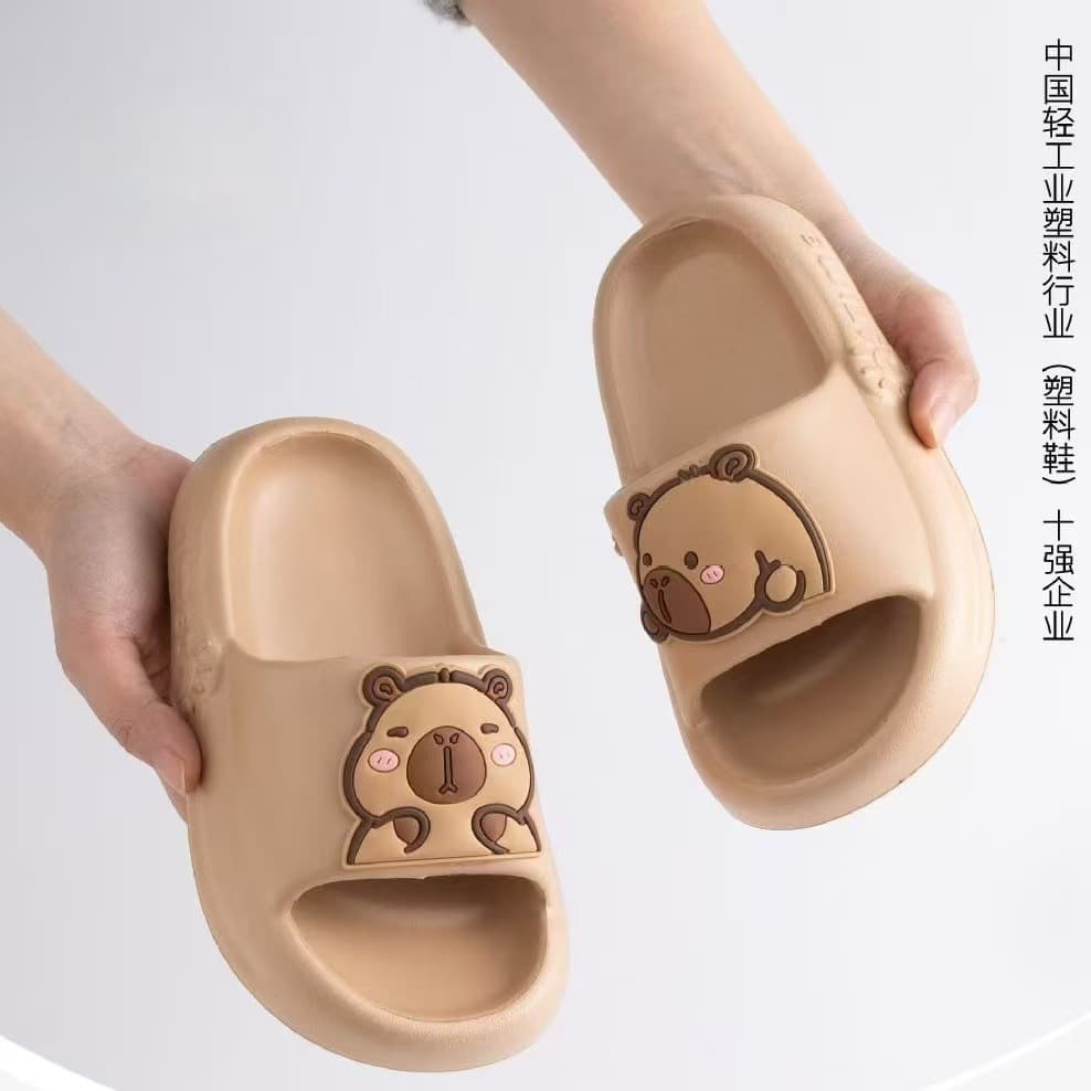 Net red cute bear cartoon small and medium-sized children drag fashion trend wear-resistant children's excrement shoes outside wear wholesale