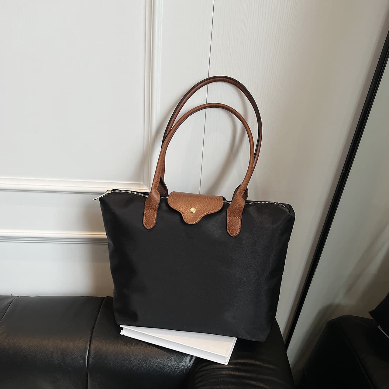 2025 Spring/Summer New Casual Large Capacity Handbag Women Simple Lightweight Shoulder Bag Office Commute Tote Bag