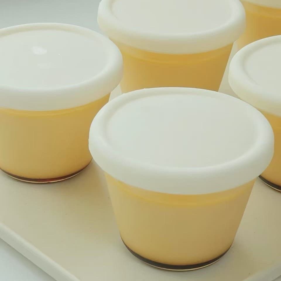 High-temperature resistant dessert and baby food container, steamable pudding cup with lid, sauce container, sauce cup, mini portable sauce dispenser.