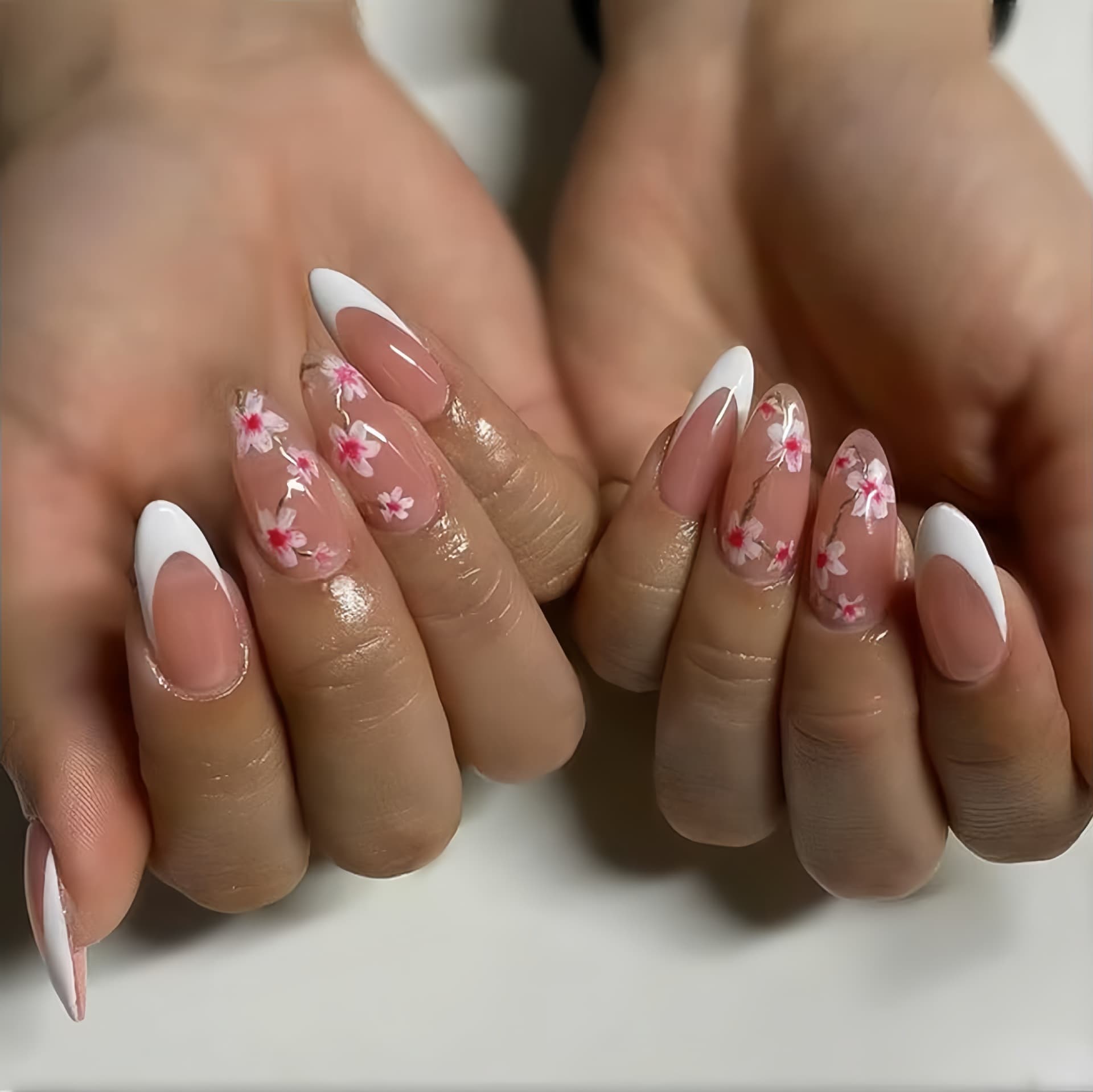 Fresh and delicate white French manicure with pink peach blossom design, European and American style, detachable nail art with 24 pieces, Japanese cherry blossom design.