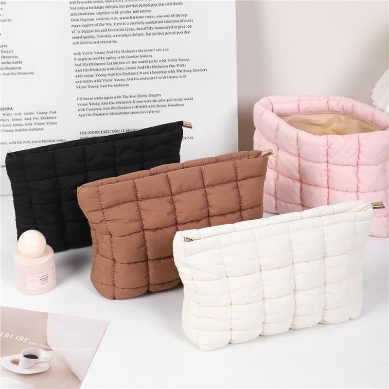 Internet celebrity fashion pleated cosmetic bag new versatile foreign style small bag cross-border female Korean version casual bag clutch bag