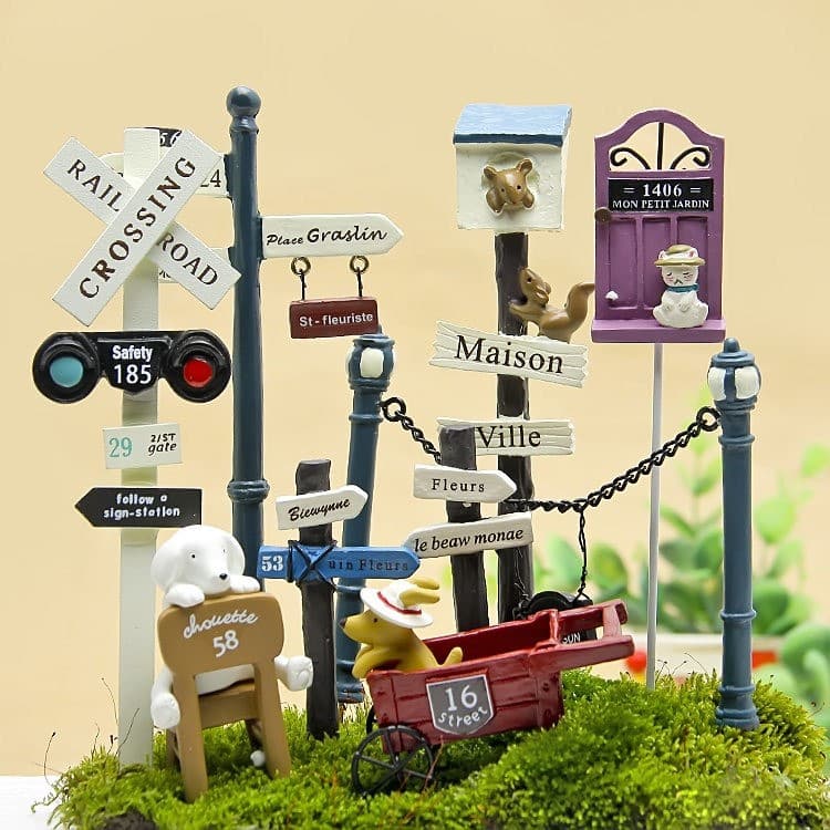 Latest Floral Arrangement & Gardening Resin Cat and Dog Succulent Miniature Landscape Decoration Flower Insert Desktop Prop Set