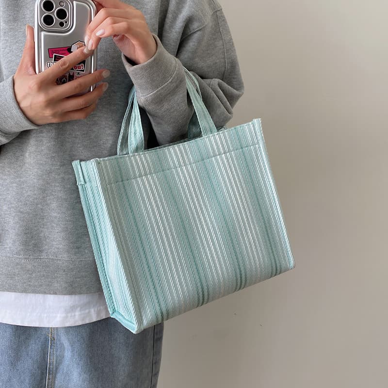 New handbag, small fresh large capacity canvas bag, simple lunch box bag, travel mommy bag, fashionable hand bag