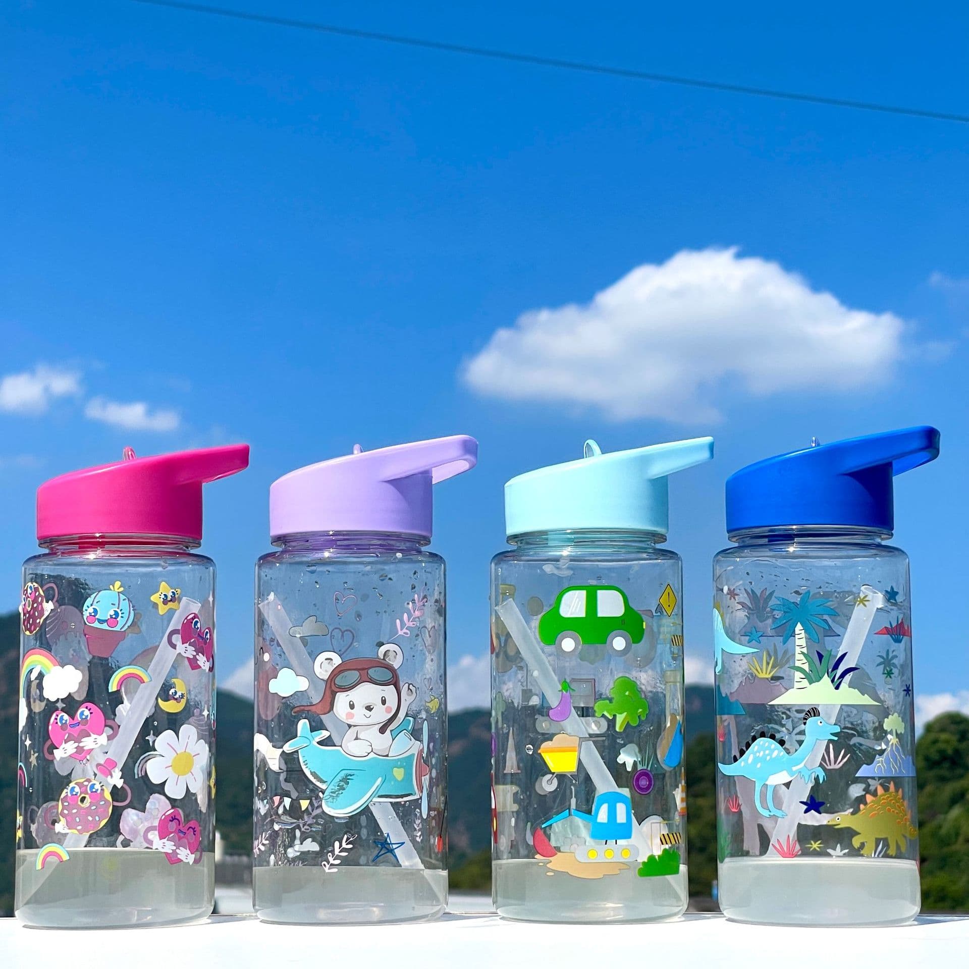New cartoon pattern 500ml small and portable children's water cup handle straw cup Internet celebrity plastic cup