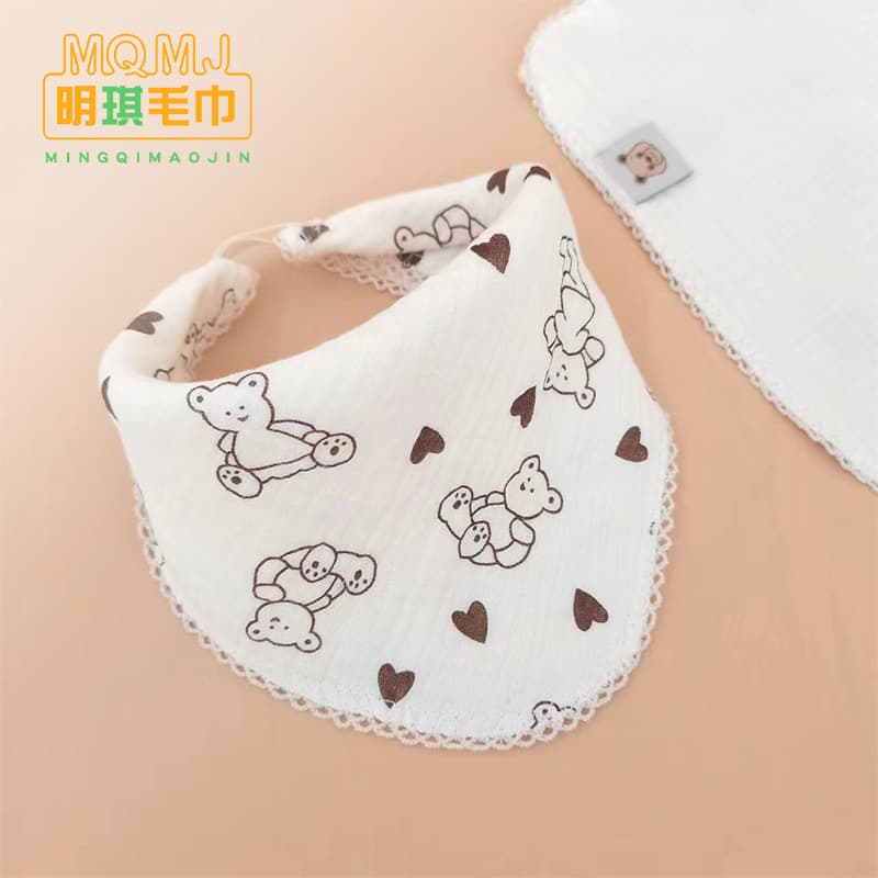Cotton candy triangle bibs wholesale, four-layer gauze bibs, baby small square towels, and infant kindergarten feeding bibs.