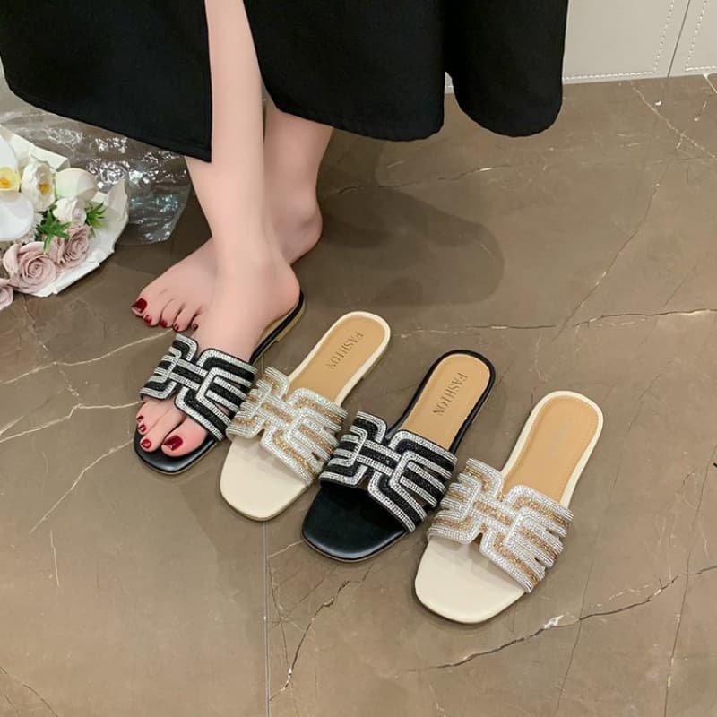 2026 Spring/Summer New Rhinestone Flat Slippers Women's Fashion Square Toe One-line Slippers Foreign Trade Large Size Lightweight Casual Sandals