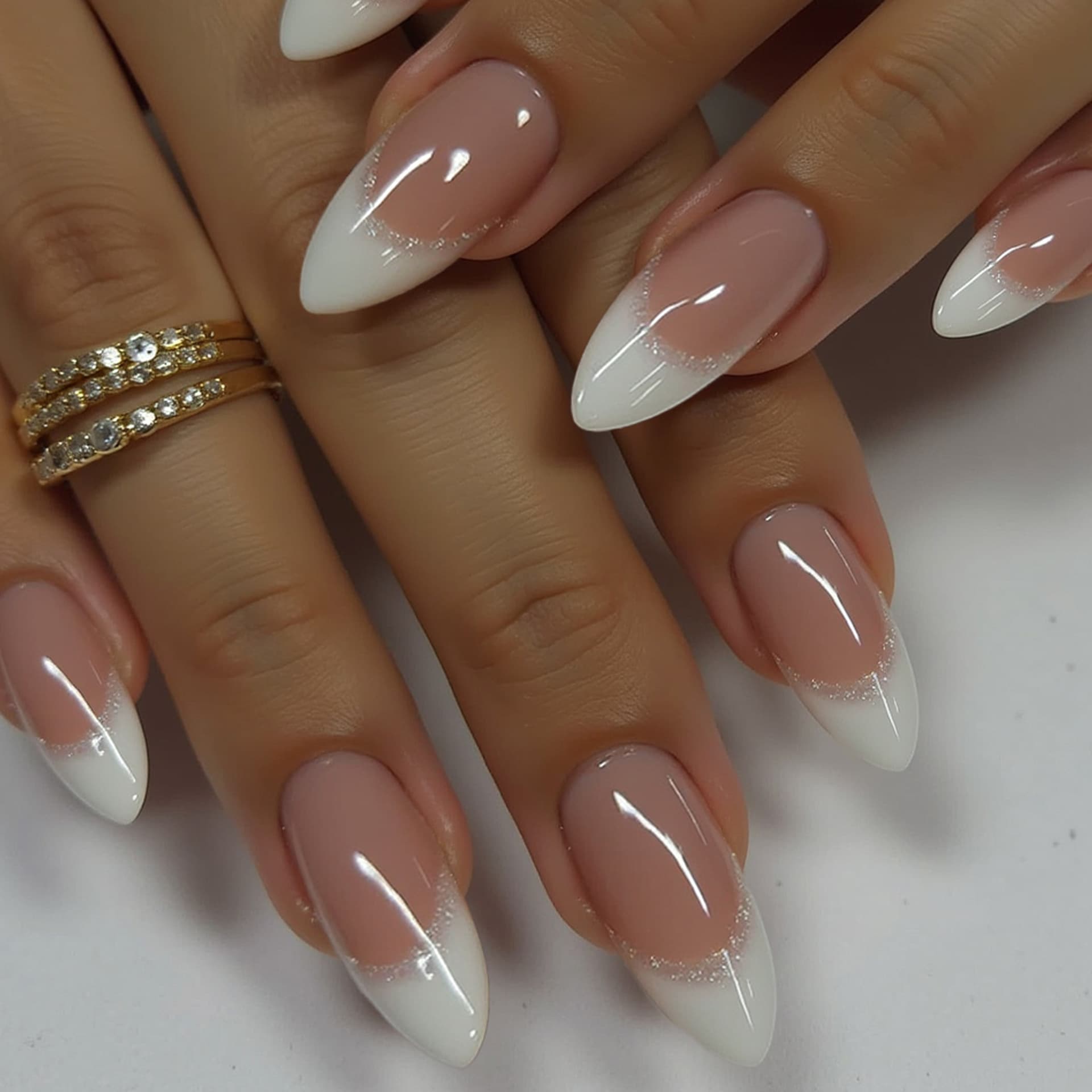 Hot-selling 24-piece almond-shaped glitter white French false nails, simple glossy wear-resistant shell nails