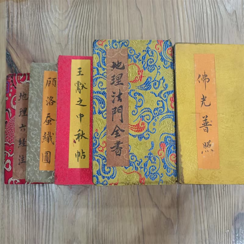 Wholesale of Antique-Style Landscape Paintings, Calligraphy, Medical Books, and Miscellaneous Books