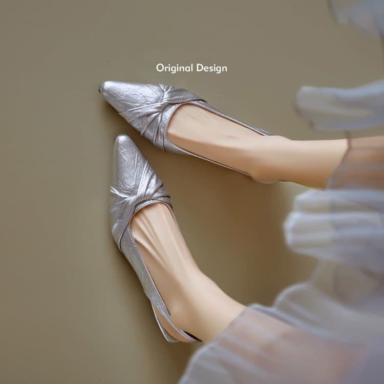 French Stunning Closed-Toe Sandals for Women 2026 Summer New Pointed Elegant Flat Shoes Soft Leather Comfortable Shoes to Match Dresses