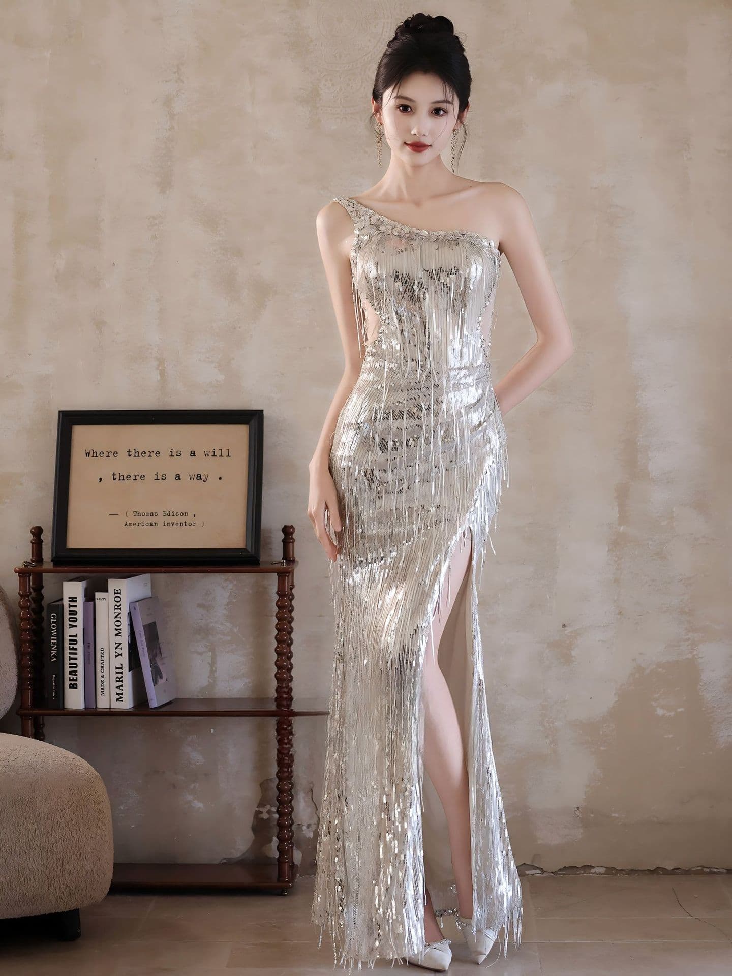 2026 New Women's Evening Gown High-End Banquet Host Mermaid Dress Sequined Sexy One-Shoulder Silver Dress