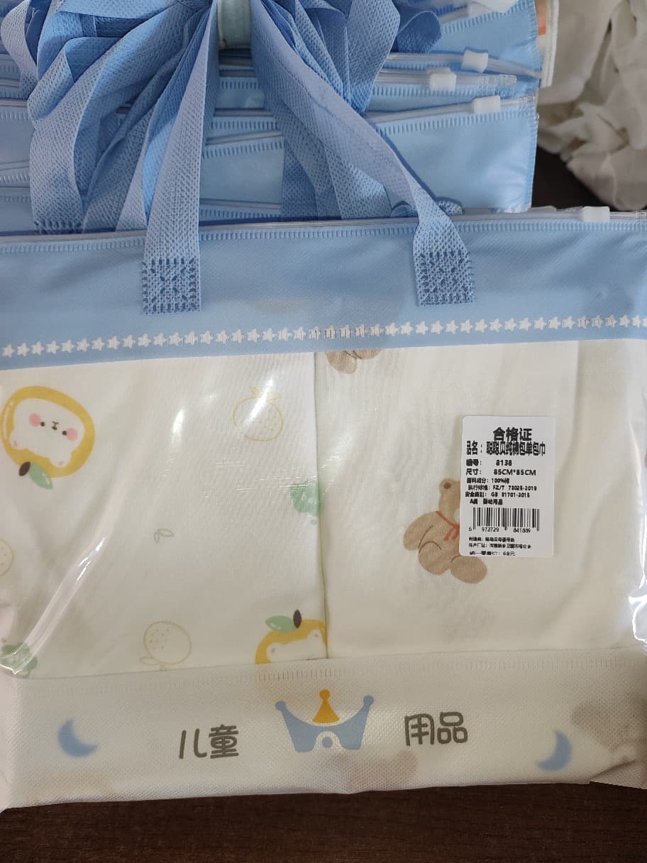 Pure cotton air-layer jacquard cartoon cotton swaddle blanket/shroud for newborn babies.