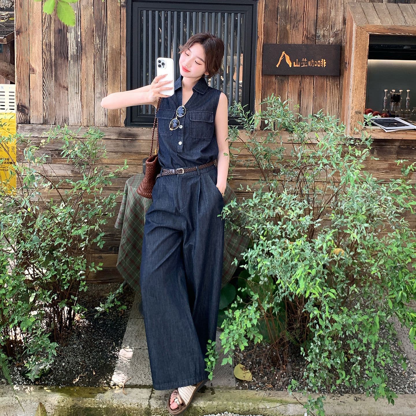 Denim fashion suit for women in summer, slimming, high-waisted, niche, age-reducing, loose sleeveless two-piece set, Korean style fashion