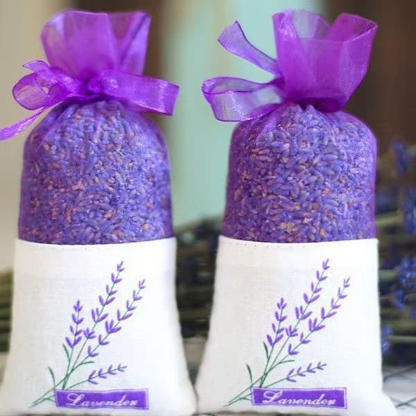 Summer mosquito repellent sachets with dried lavender, drawstring bags in transparent mesh and linen fabric, handmade.