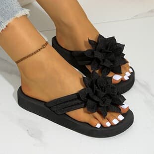 Flower Flip Flops for Women Thick Sole Summer 2026 New Fairy Style Beach Sandals for Dresses