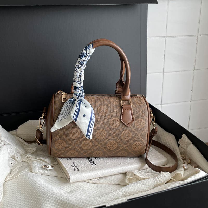 Cross-border Women's Bag 2026 New Autumn Winter Retro Boston Handbag Fashion Versatile Commuter Shoulder Crossbody Bag