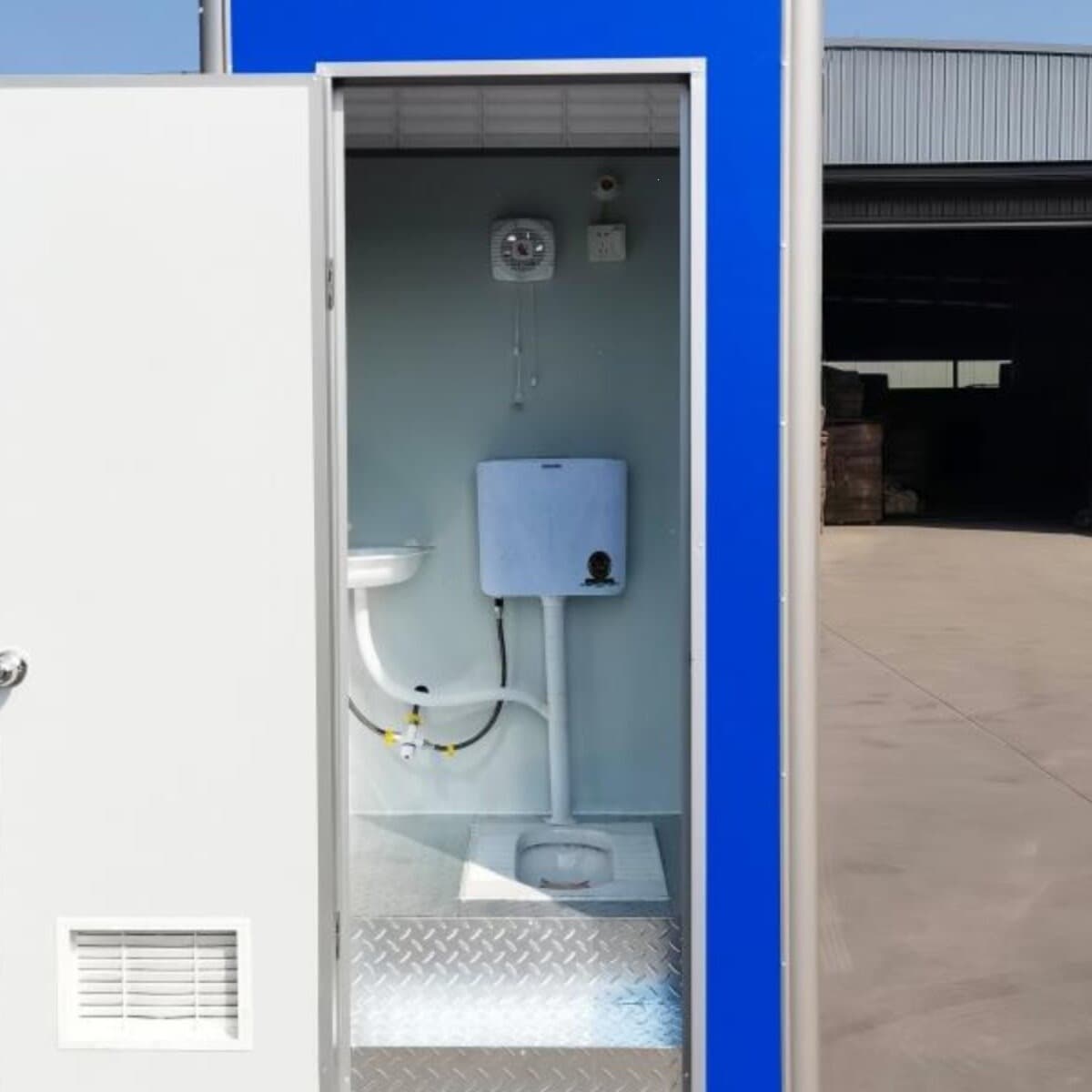 Construction site portable toilet, outdoor bathroom, rural home renovation, dry toilet conversion, scenic area public restroom, temporary washroom, shower