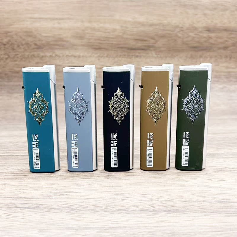 Hengzheng Lighter Wholesale Custom Advertising New Color Print Silicone Iron Shell Slant Strike Refillable Direct Impact Windproof Lighter