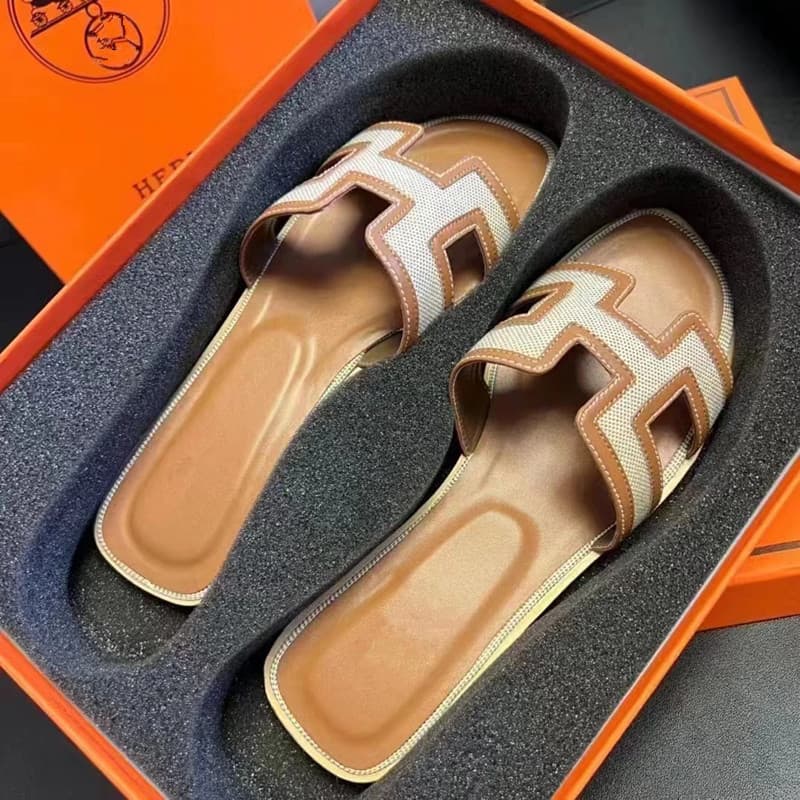 2026 Summer Trendy Slippers, Heavy-Duty Imported Leather, Classic Lightweight Square Toe, Frayed Edge H-Letter Flat Sandals, Simple