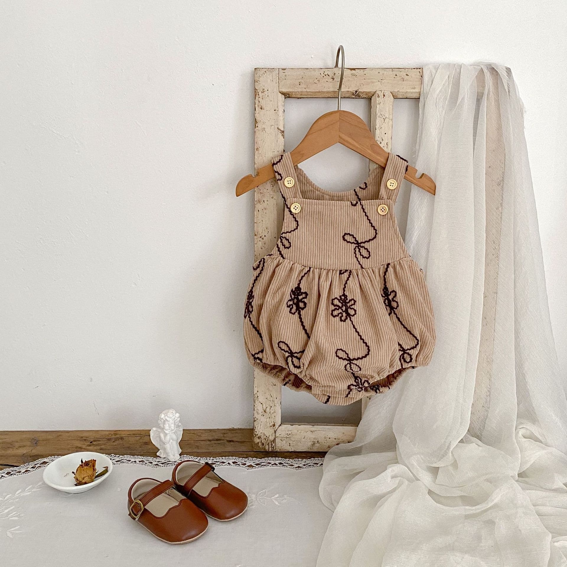 2026 Spring Baby Girls 0-3 Years Corduroy Embroidered Romper Overalls Bodysuit Triangle Crawling Suit
