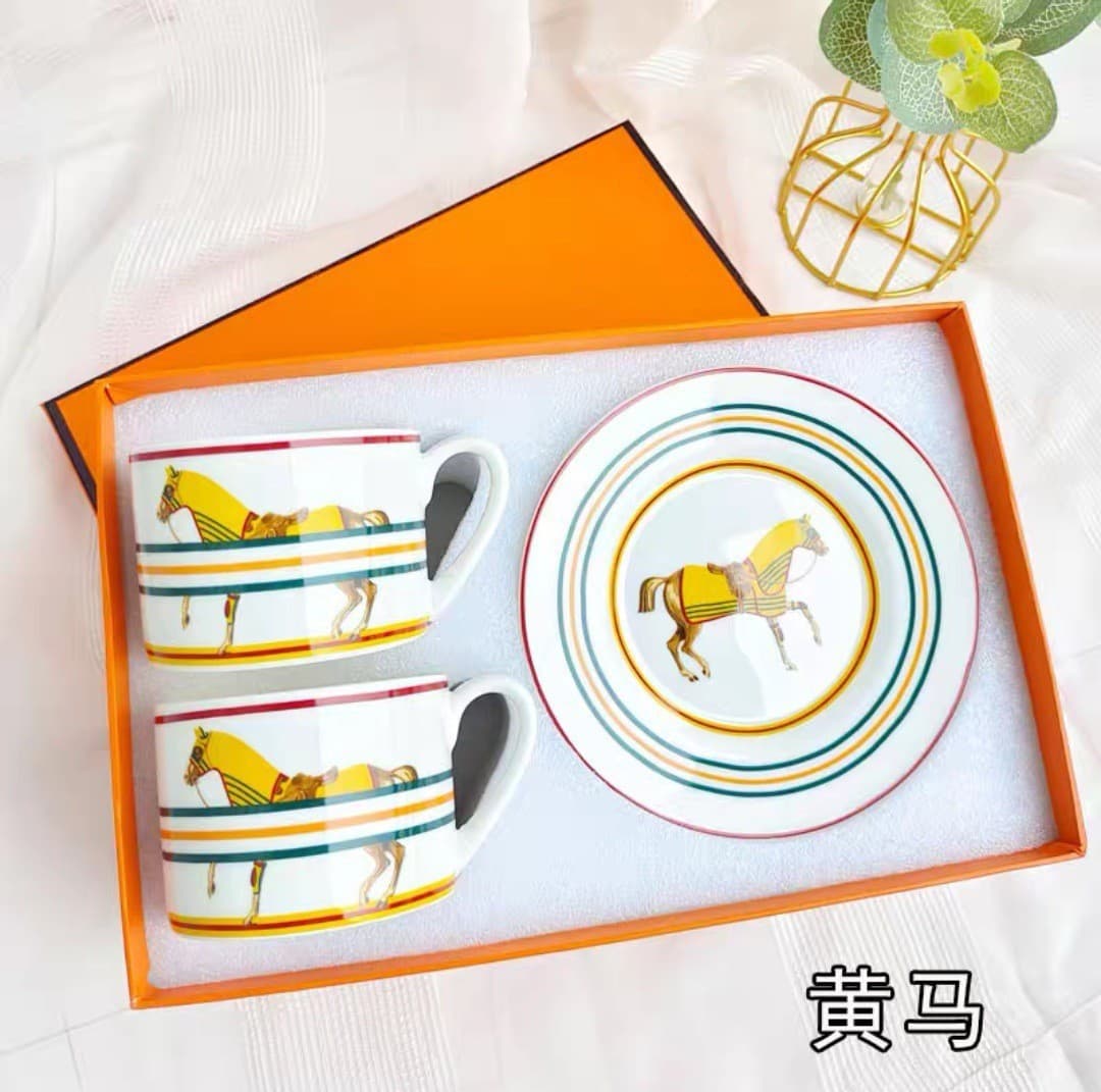 European Bone China Trendy Coffee Cup and Saucer Set, Exquisite Light Luxury Afternoon Tea Creative Home Tea Set, Holiday Gift