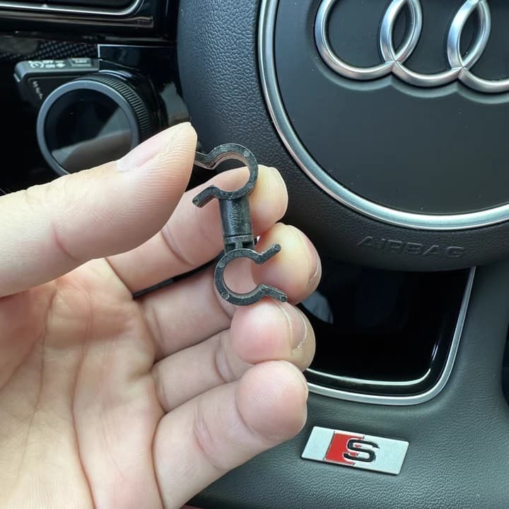 Suitable for Audi EA839 engine compartment water pipe clip buckle thin vacuum tube anti-friction bracket