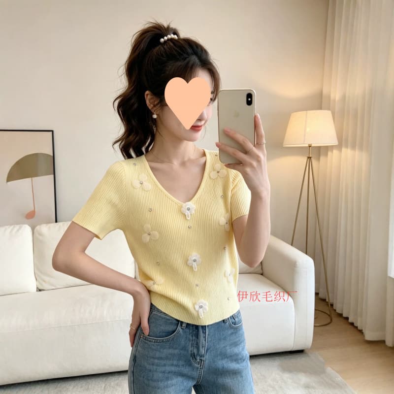 French V-Neck Rhinestone 3D Floral Short-Sleeve Knit Top for Women, Summer Sweet New Style, Slim Fit Figure-Flattering Blouse