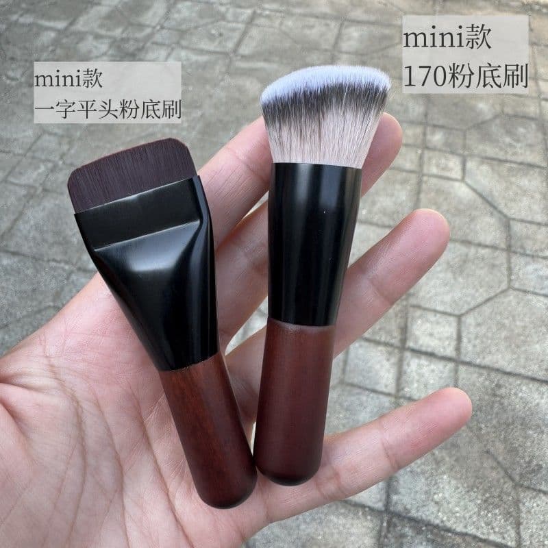 Cangzhou Mini Makeup Brush Traceless Portable Brush Mini Flat Head Foundation Brush Does Not Eat Powder Makeup Tool