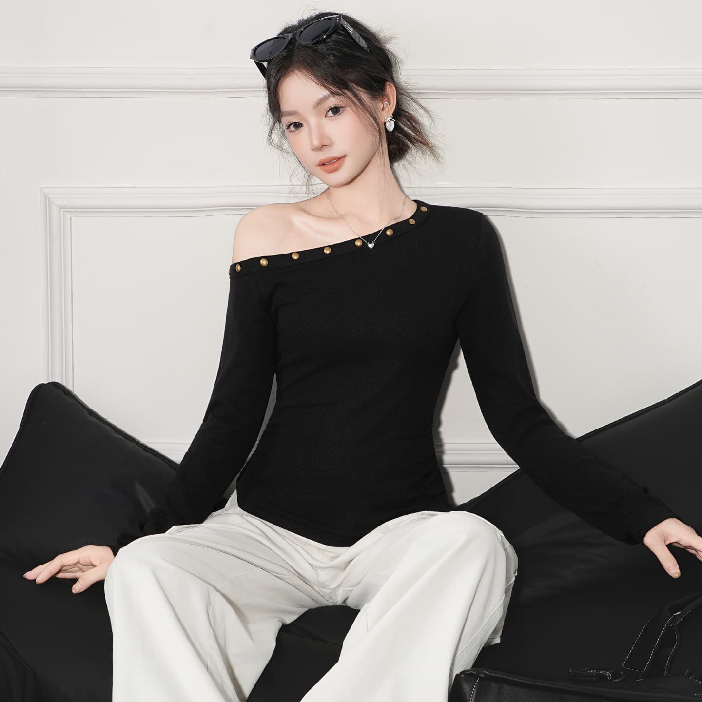 Jiyou One-Shoulder Asymmetric Rivet Irregular Long-Sleeve T-Shirt Women 2026 Autumn New Slim-Fit Design Top