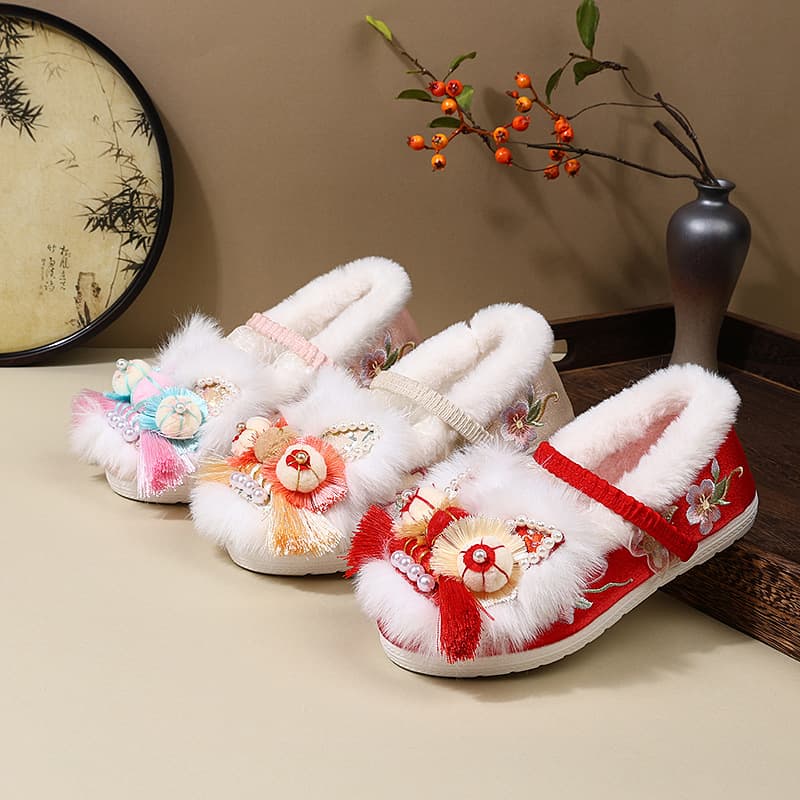 Autumn and winter fleece-lined girls' Hanfu embroidered shoes, handmade tiger head shoes, princess shoes, traditional Chinese style thickened Tang suit New Year shoes