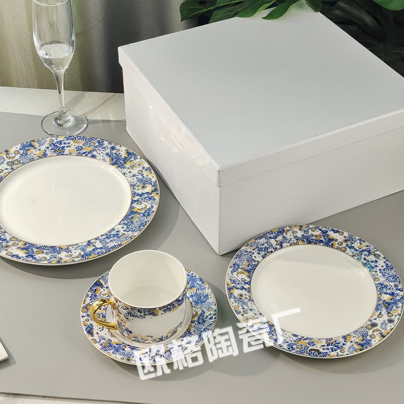 Cross-border European light luxury bone china Western steak plate ornaments model room countertop household bone china hydrangea flat plate