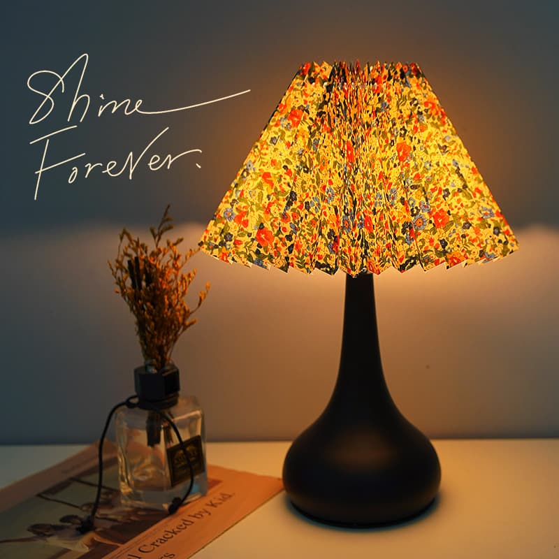 Nordic Retro Desk Lamp Bedroom Night Light Study Table Lamp Luxury American Style Creamy Style Metal Material Modern Simple