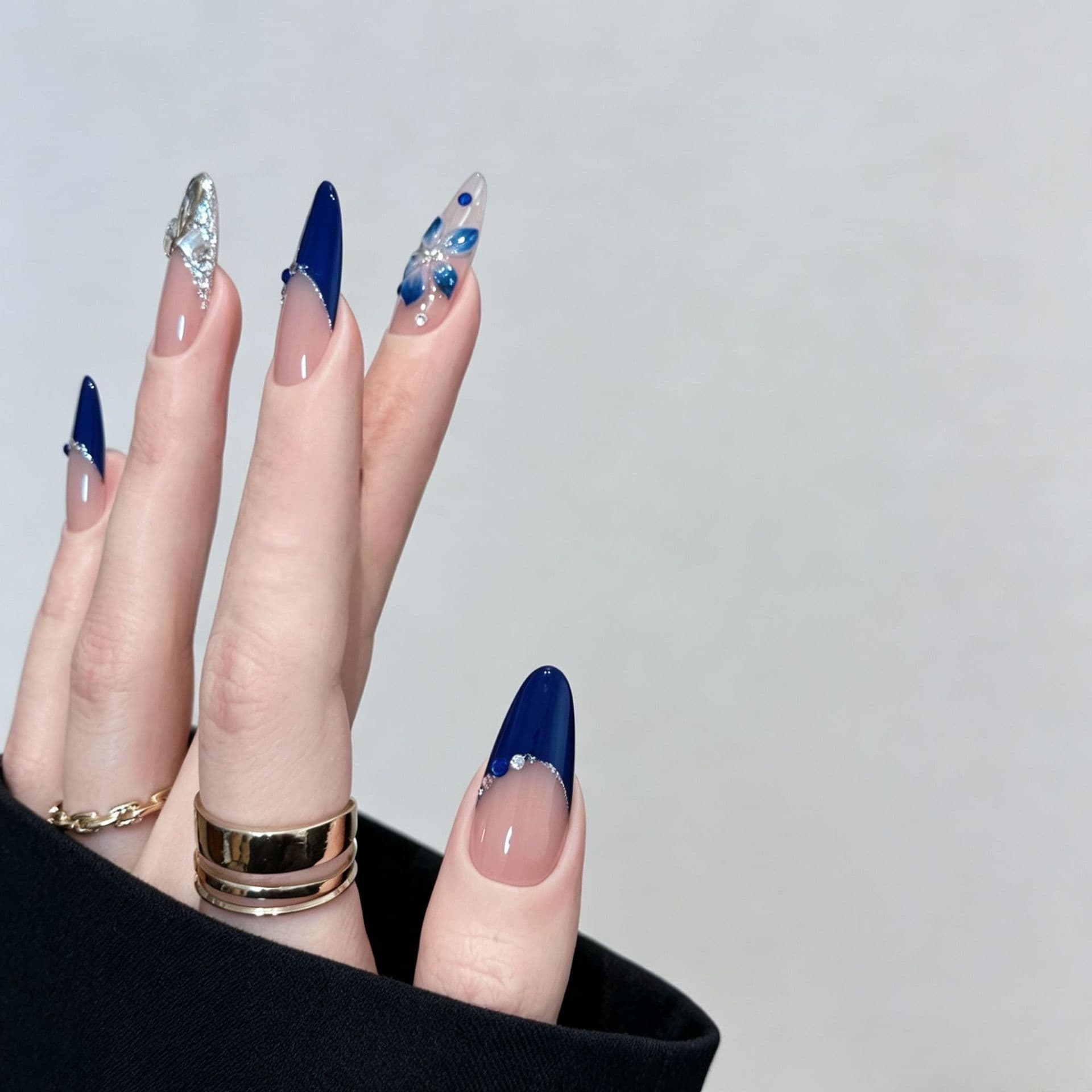 [Blue Glaze Floral Shadow] Premium Texture Refreshing French Deep Blue Luxury Rhinestone Nail Art Finished Handmade Wearable Nails
