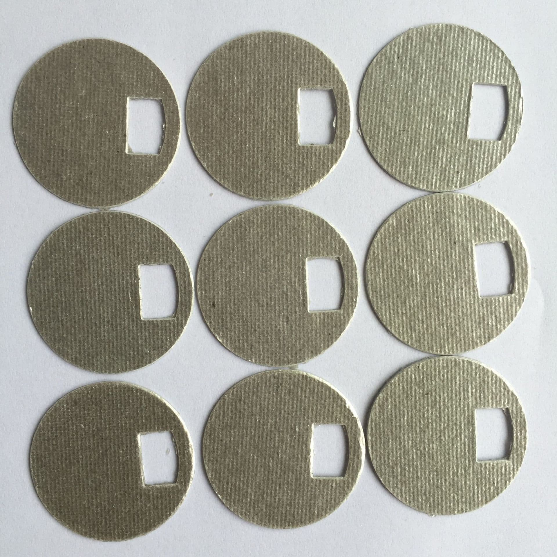 New high-temperature resistant insulating mica sheets, heat-dissipating silver mica plates, suitable for heaters and induction cookers. Available for wholesale in stock.