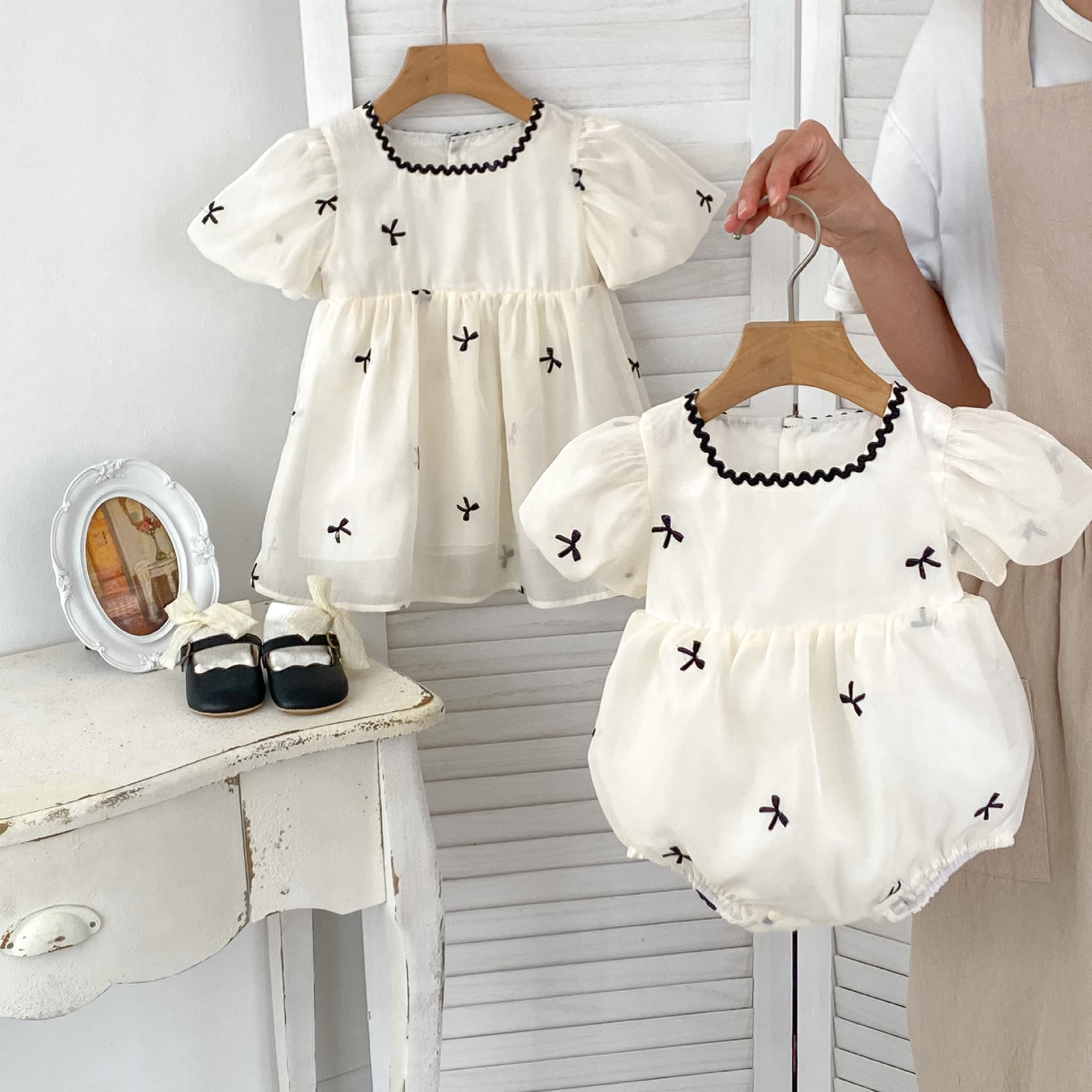 INS summer new sweet bow puff sleeves baggy rompers for baby girls sisters wear harem dress