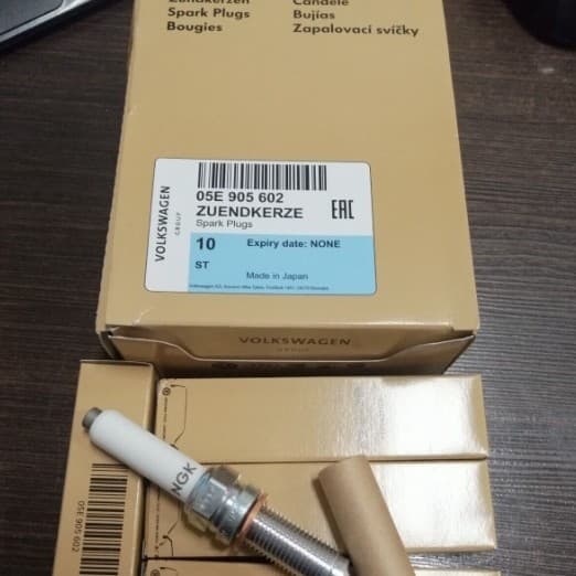 Automobile spark plug 05E905602 Ordinary nickel alloy suitable for large-Volkswagen 05E905602