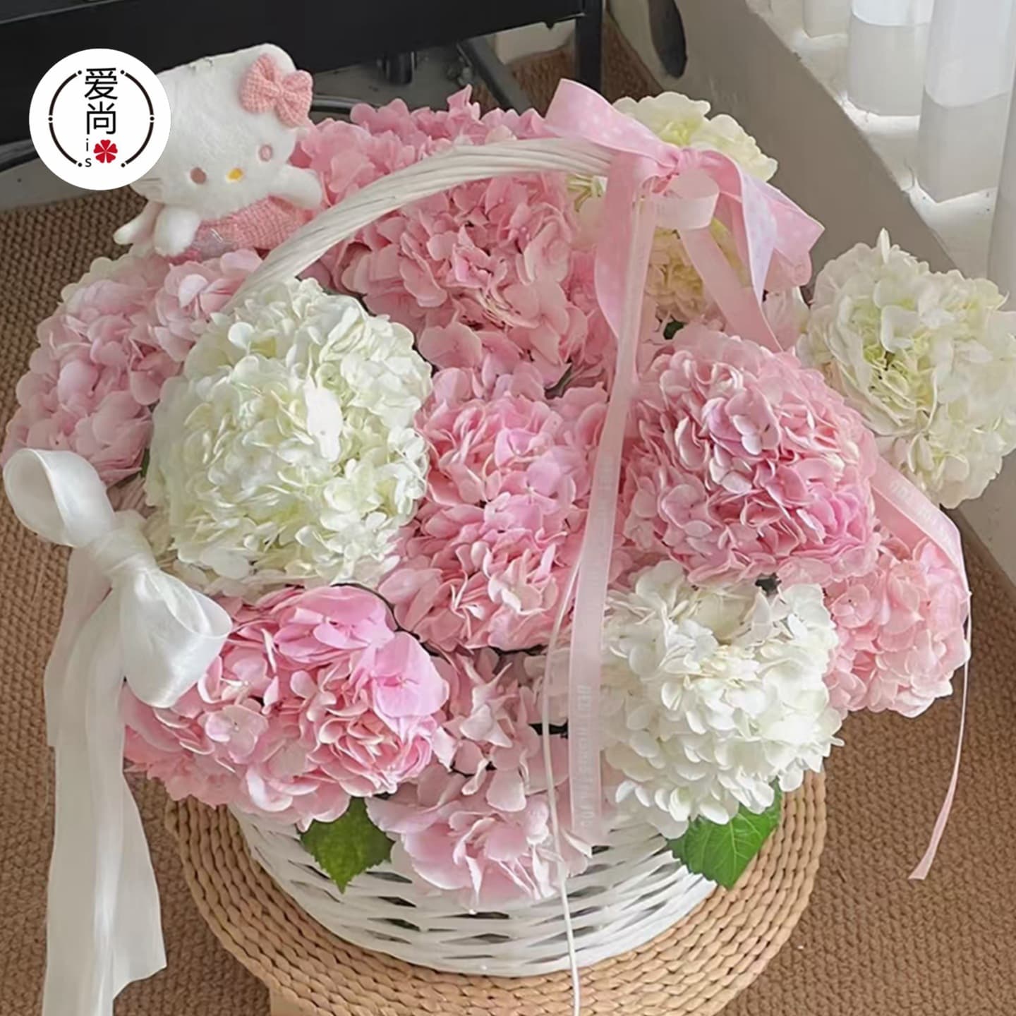 New wicker white flower basket hug bucket flower arrangement basket hand-woven basket Korean woven hug basket material