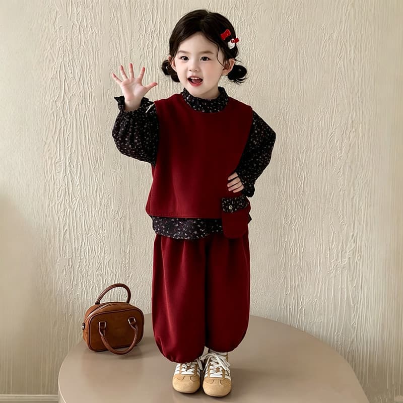 Kids' Vintage Red Forest Style Set, Adorable 2026 Spring New Arrival Girls' Retro Floral Three-Piece Outfit, Elegant and Versatile