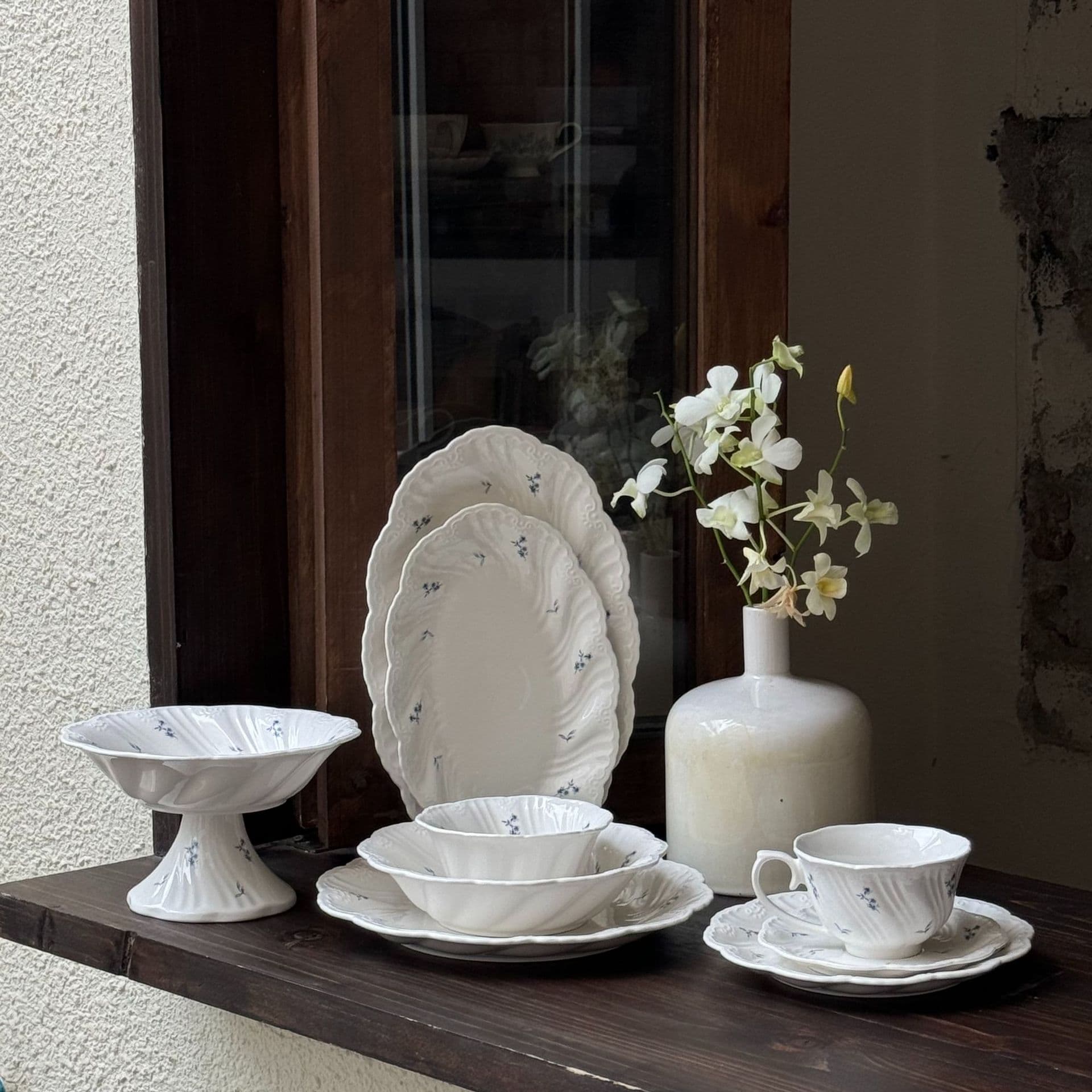 French Vintage Muse Floral Relief Ceramic Tableware, Ceramic Plate, Ceramic Bowl, Ceramic Cup and Saucer, Dinner Plate Wholesale