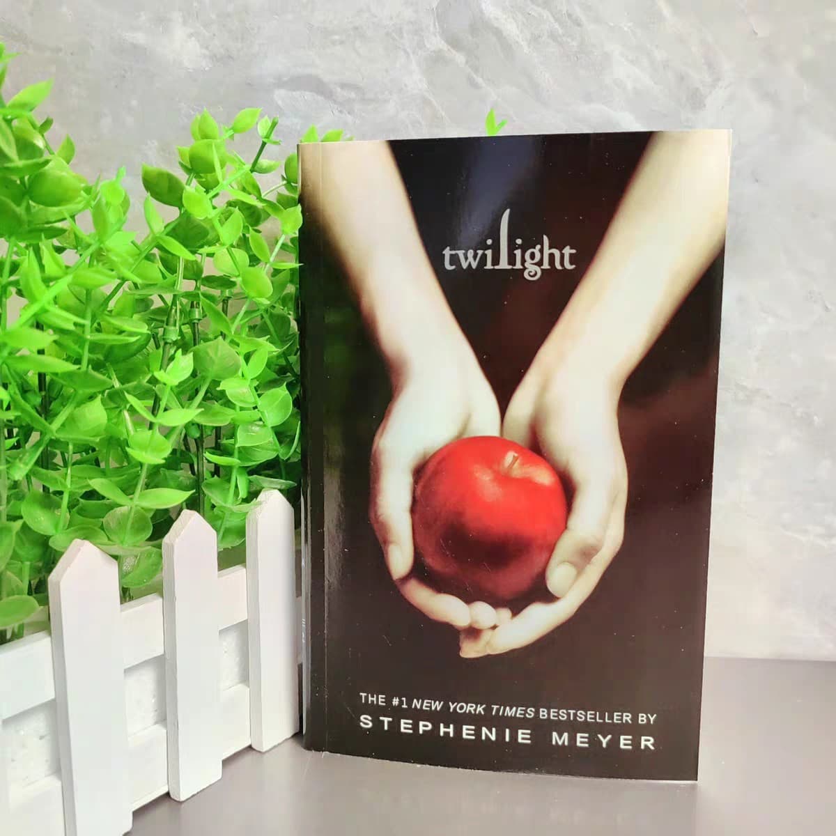 Twilight: Book 1 - English Version by Stephenie Meyer