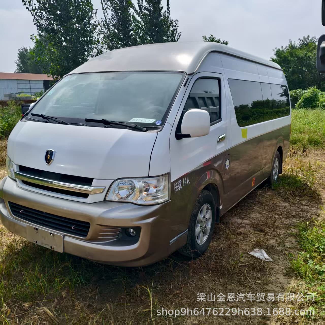 Export used Toyota Hiace, spacious interior, multiple electric adjustment functions, stable body, 14-seat vehicle