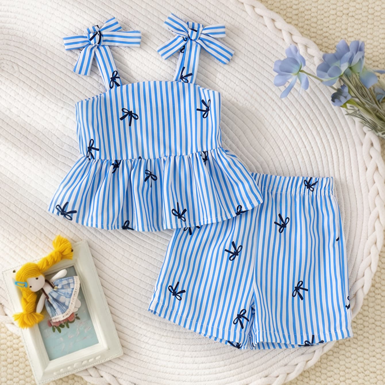Baby girl blue and white pinstripe bow suspender straps suspender top shorts summer fresh set