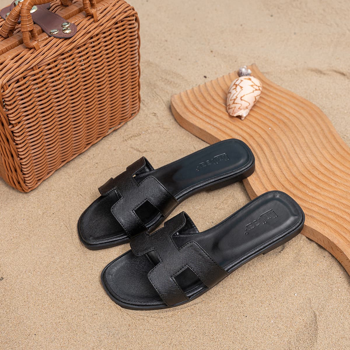 Cross-border Women's Slippers, Versatile Fashionable Flat Outdoor New Travel Beach Sandals, One-Strap Sandals, Large Size 41-43