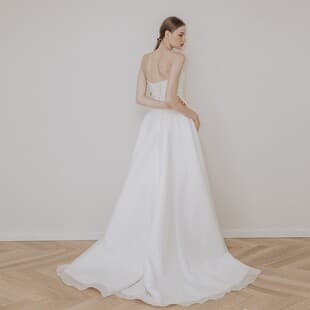 New Simple Strapless Light Wedding Dress 2026 New Satin French Style Small Train Wedding Elegant Travel Photography Going-Away