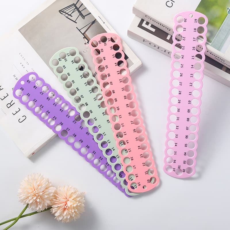 Cross-stitch tool embroidery thread organization and storage plastic threading board 37-hole colorful plastic thread board cross-stitch winding board
