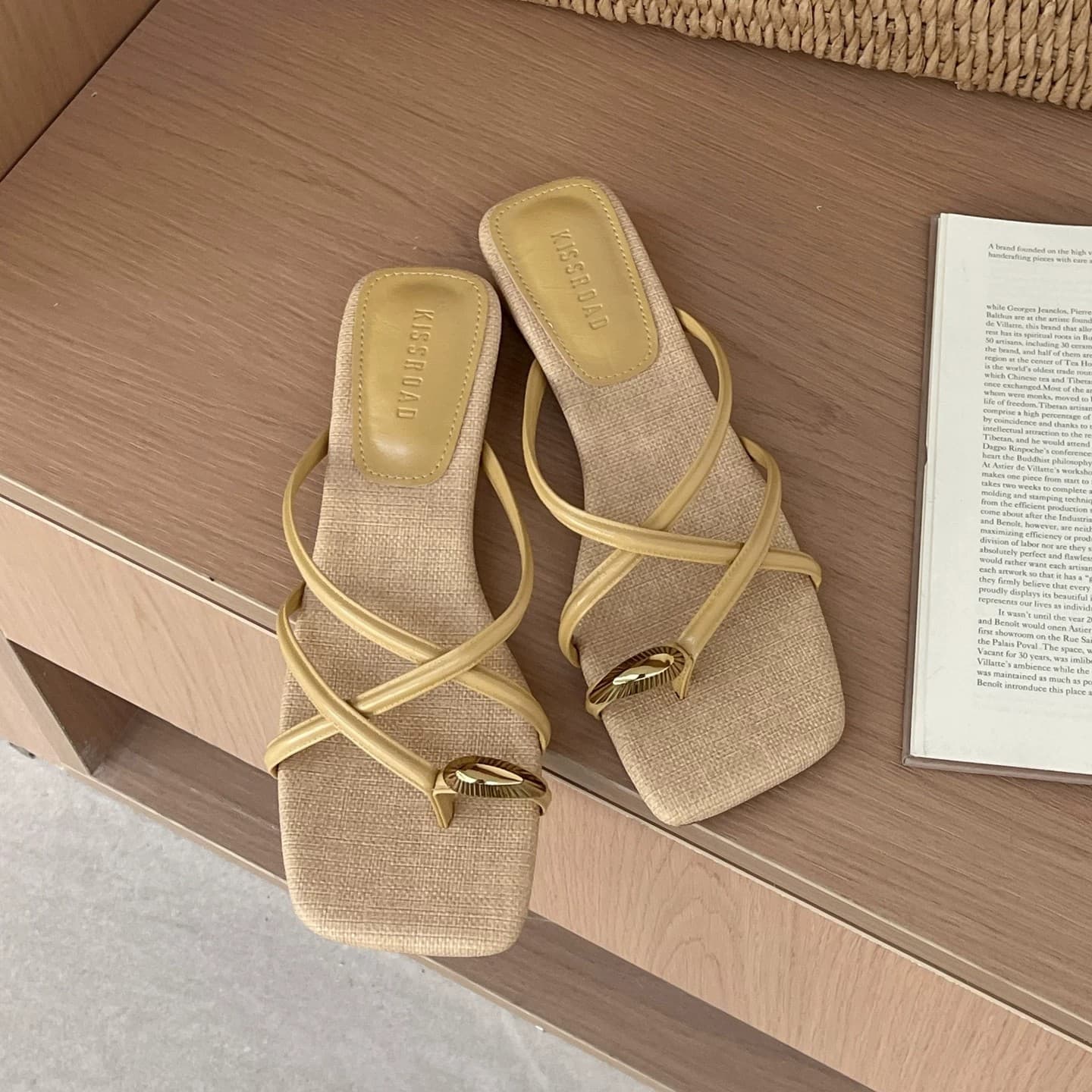 French Mid Heel Toe Loop Cross Strap Sandals for Women 2026 New Summer Trendy Chunky Heel Flip Flops for Dresses