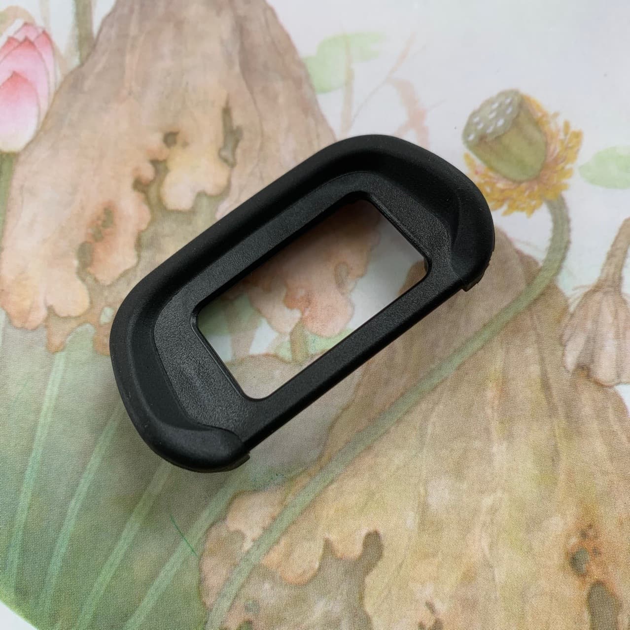 Suitable for R10 camera eyecup, R10 camera viewfinder, hard plastic material eyepiece.